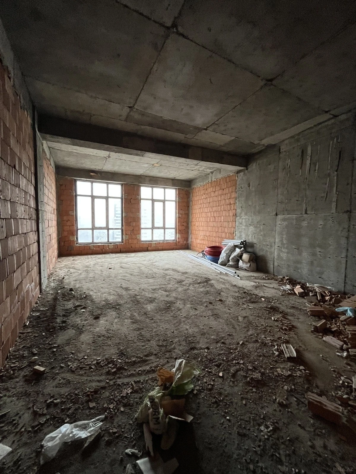 Satılır 3 otaqlı mənzil 161 m²