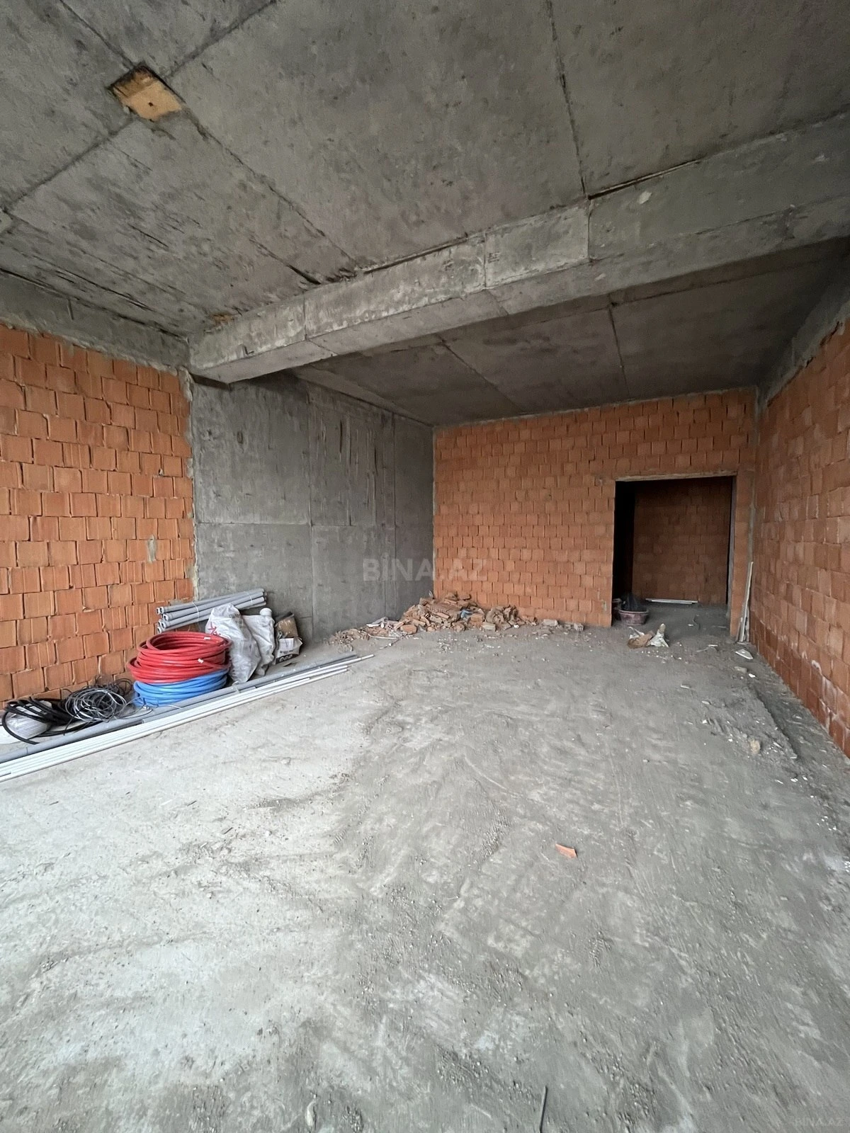 Satılır 3 otaqlı mənzil 161 m²