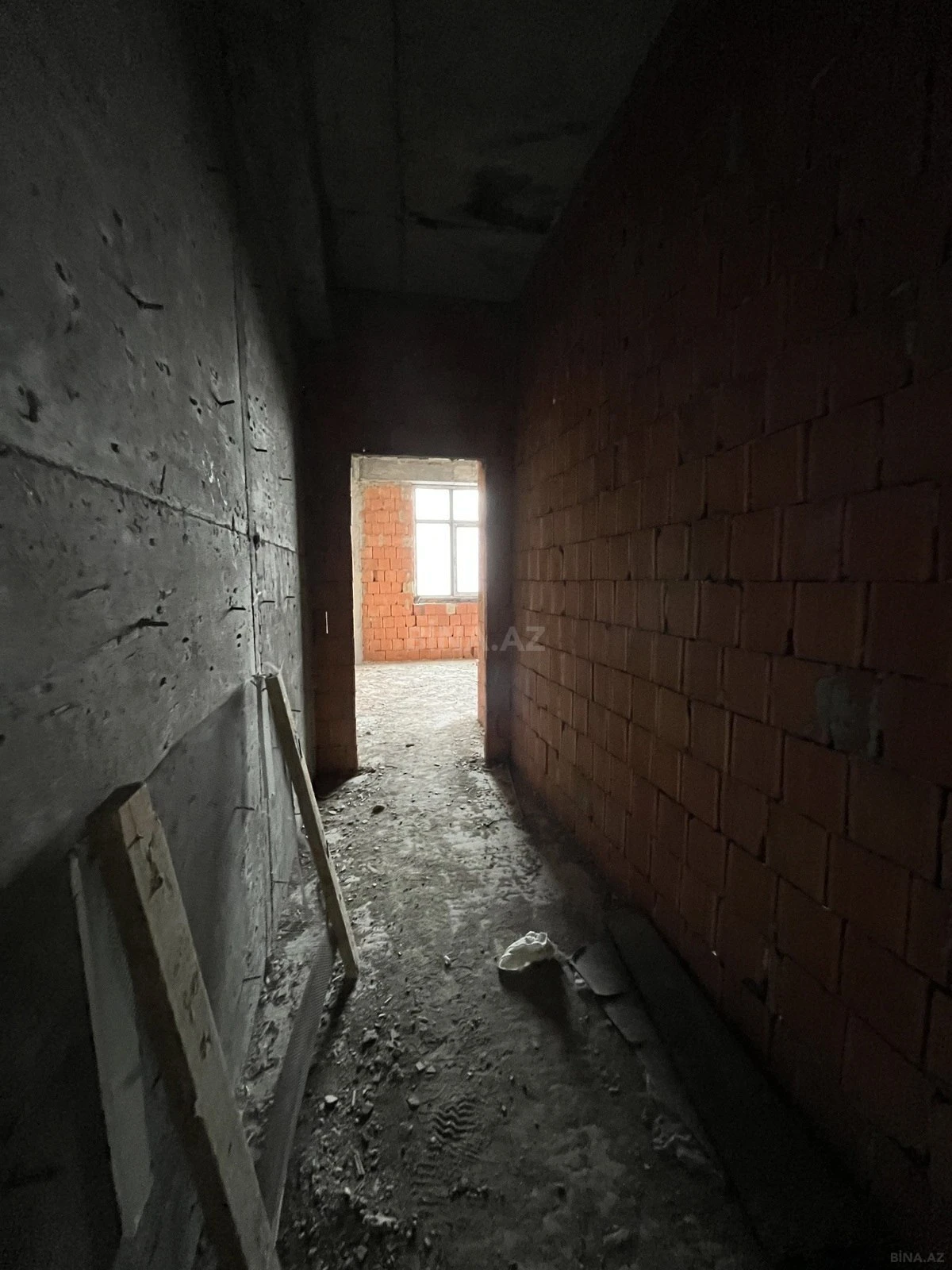 Satılır 3 otaqlı mənzil 161 m²