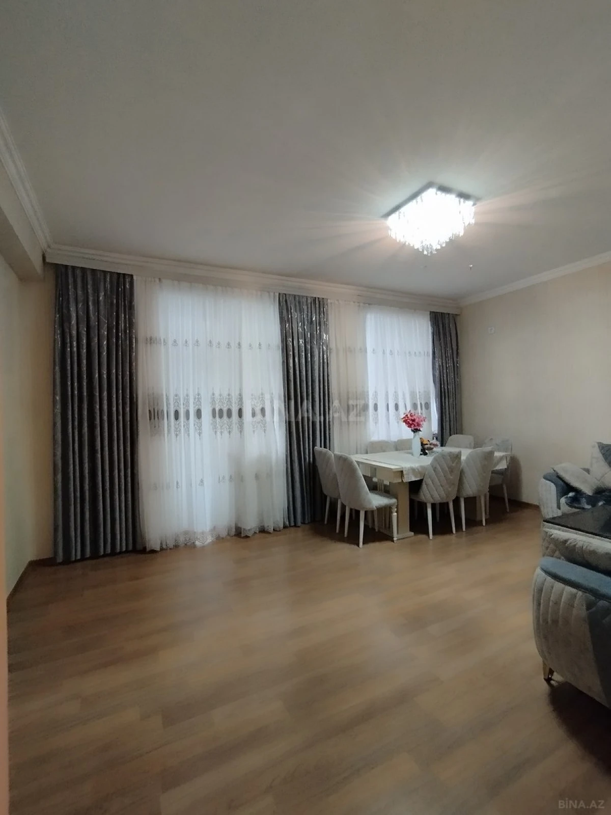 Satılır 4 otaqlı mənzil 115 m²