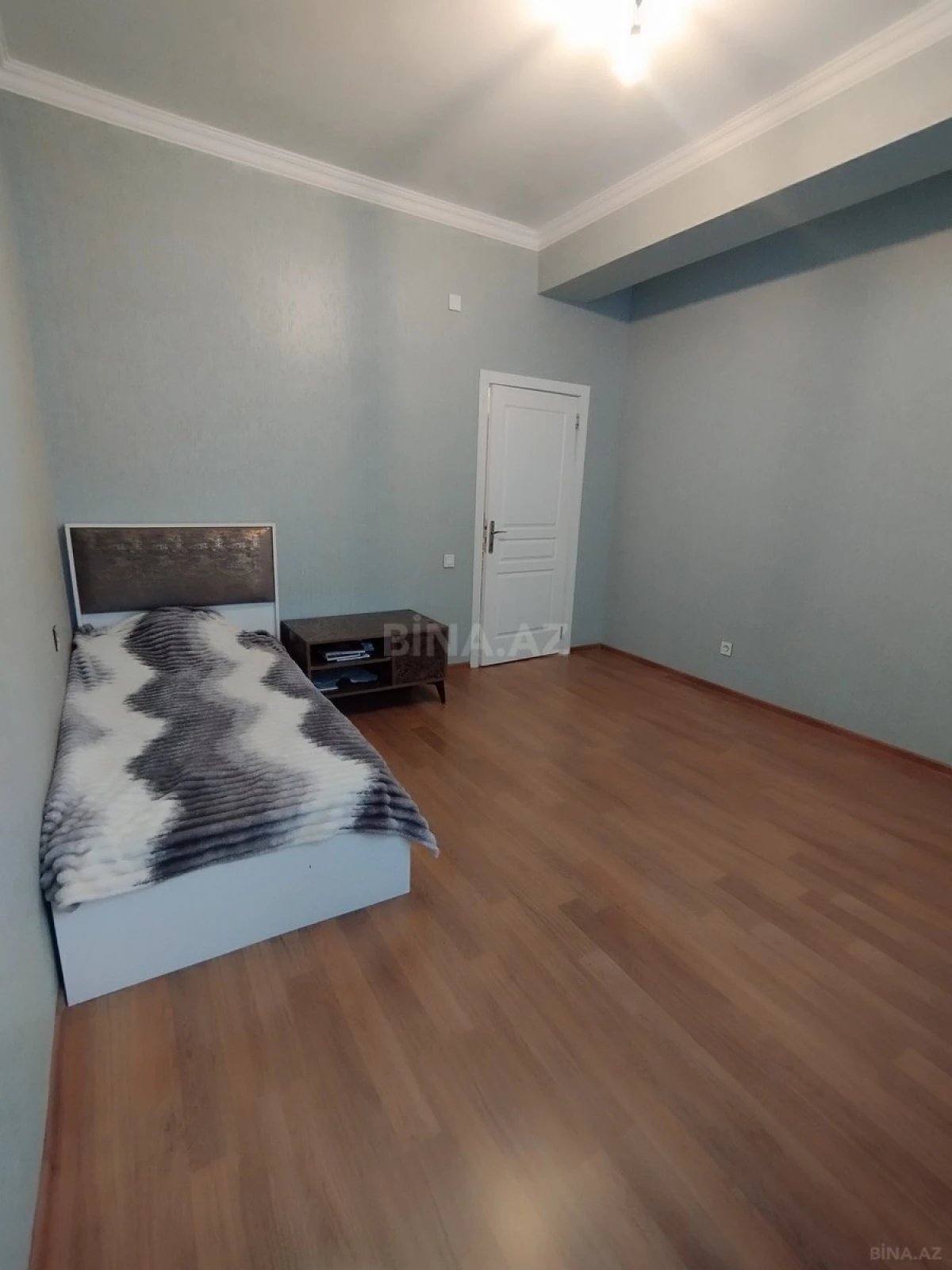 Satılır 4 otaqlı mənzil 115 m²