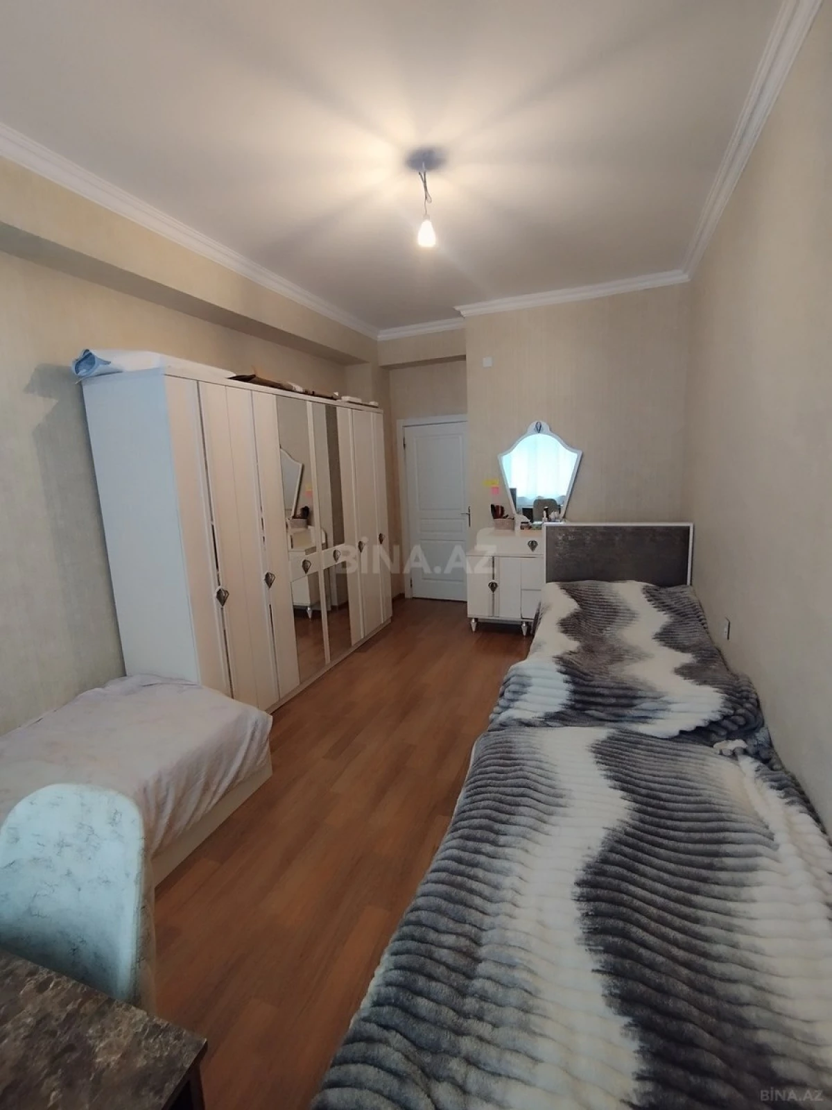 Satılır 4 otaqlı mənzil 115 m²