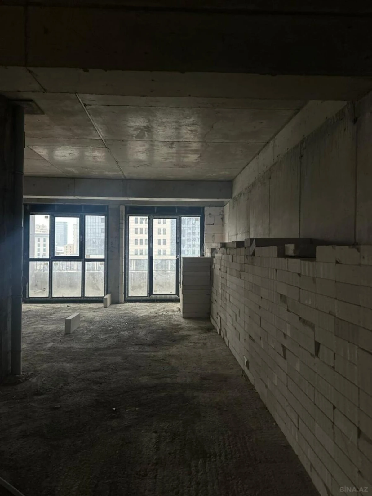 Satılır 3 otaqlı mənzil 127 m²