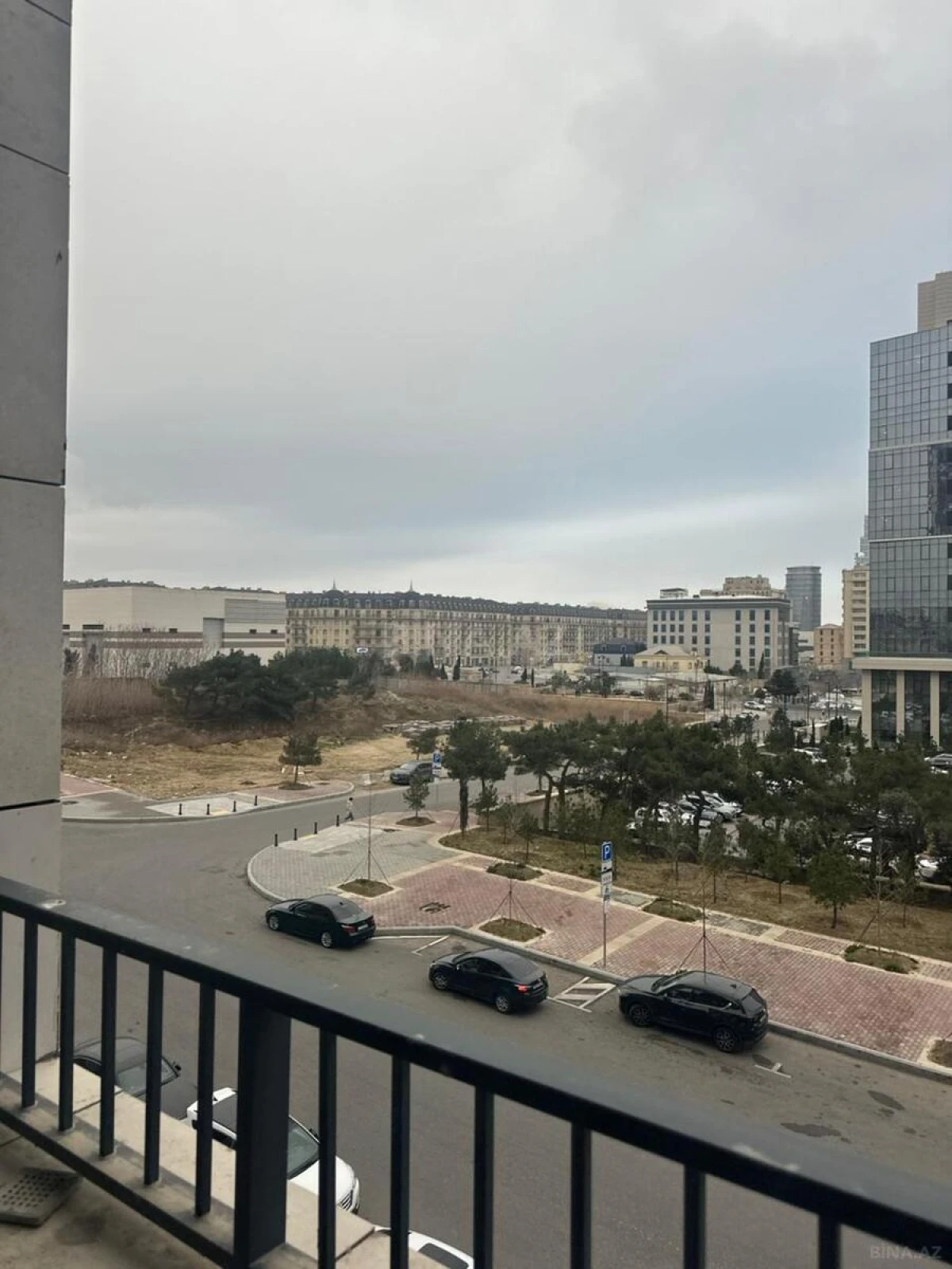 Satılır 3 otaqlı mənzil 127 m²