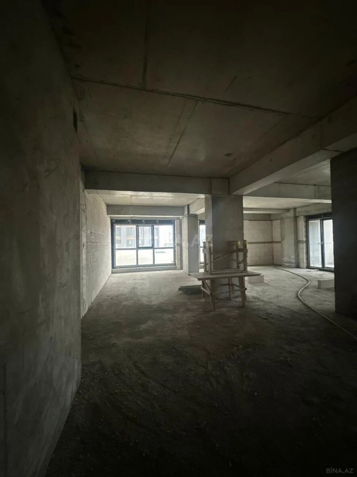 Satılır 3 otaqlı mənzil 127 m²