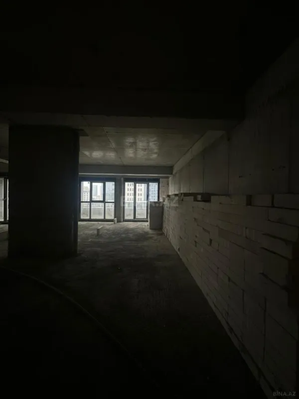 Satılır 3 otaqlı mənzil 127 m²