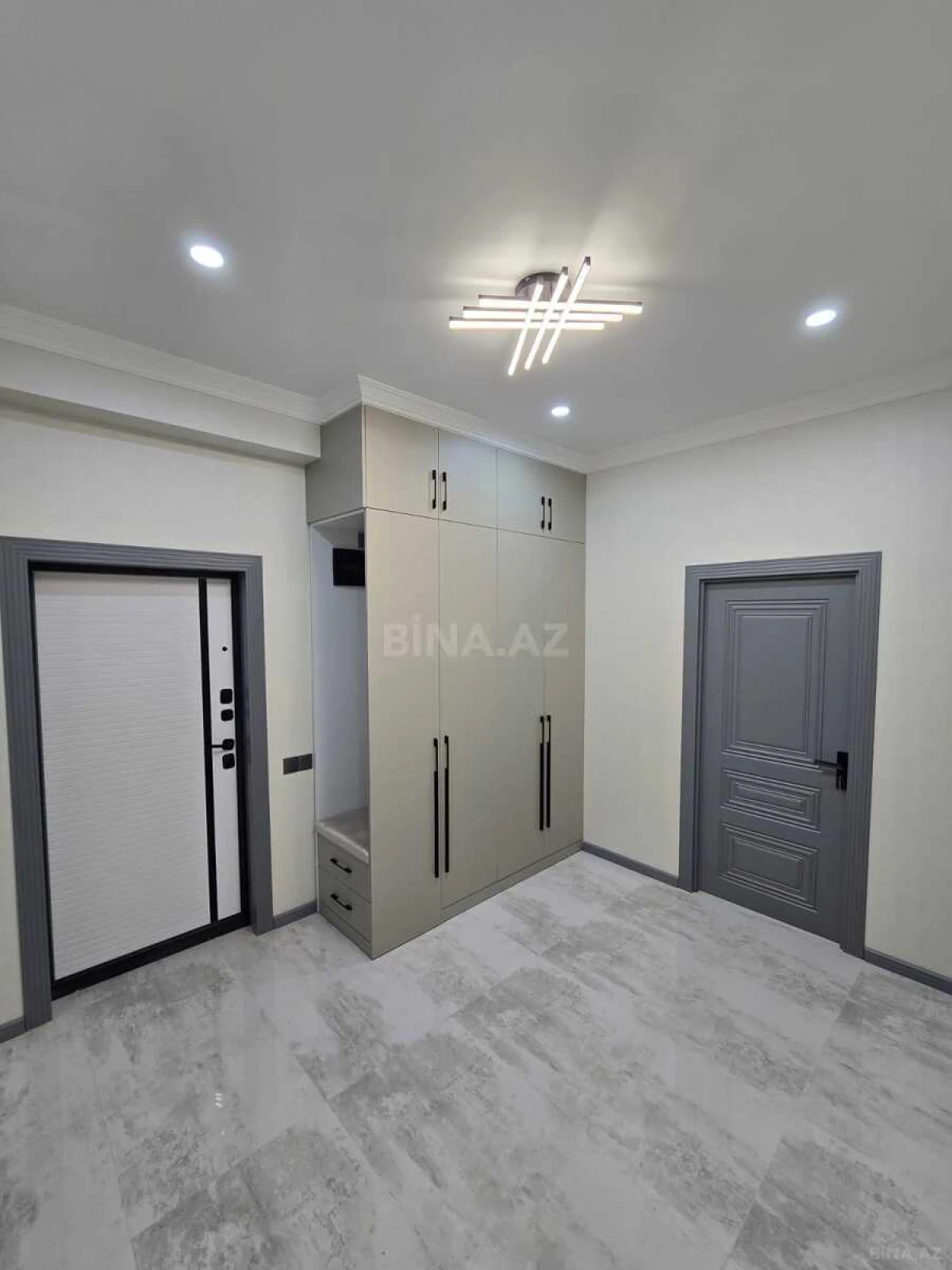 Satılır 2 otaqlı mənzil 85 m²