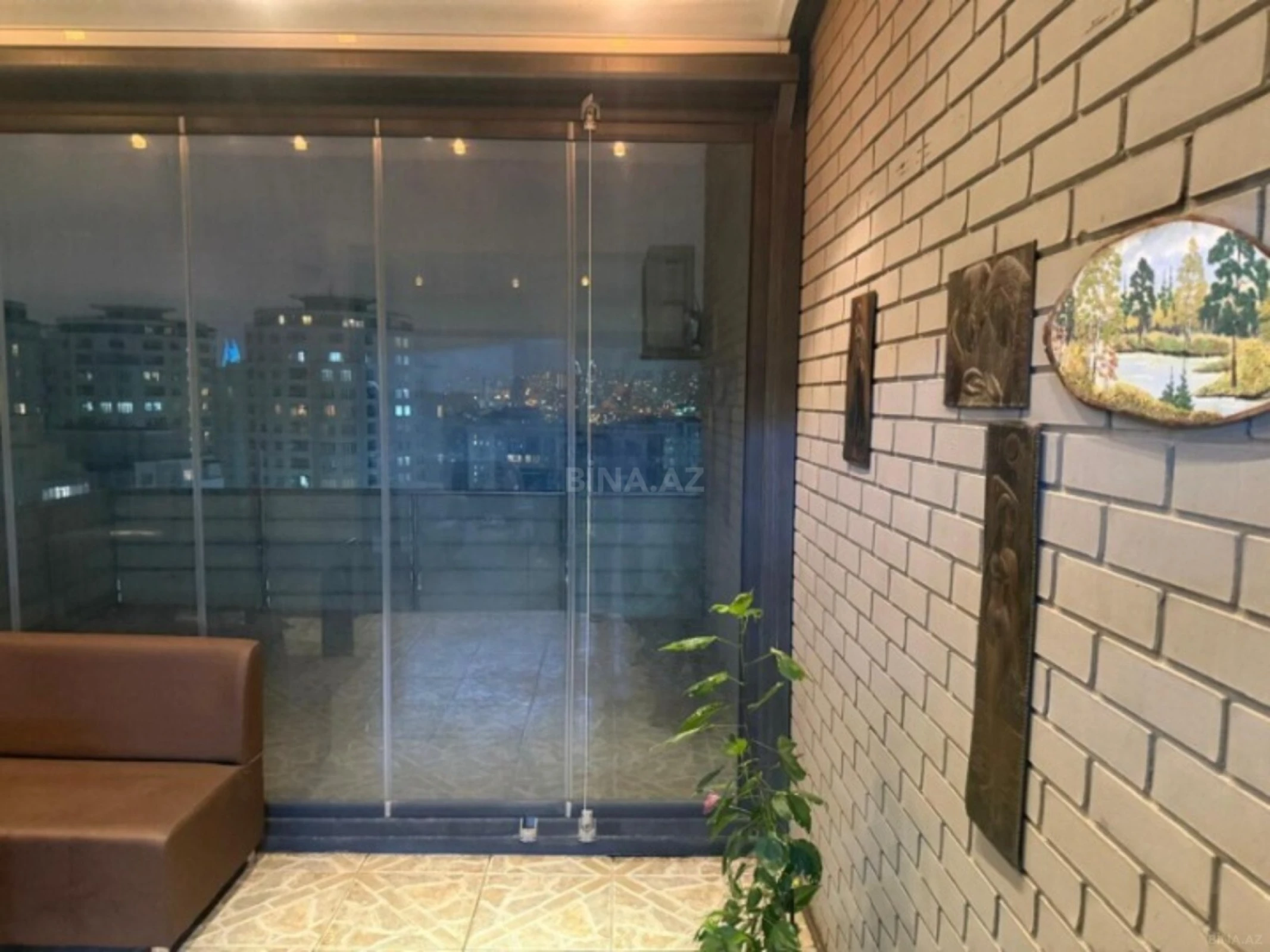 Satılır 3 otaqlı mənzil 168 m²