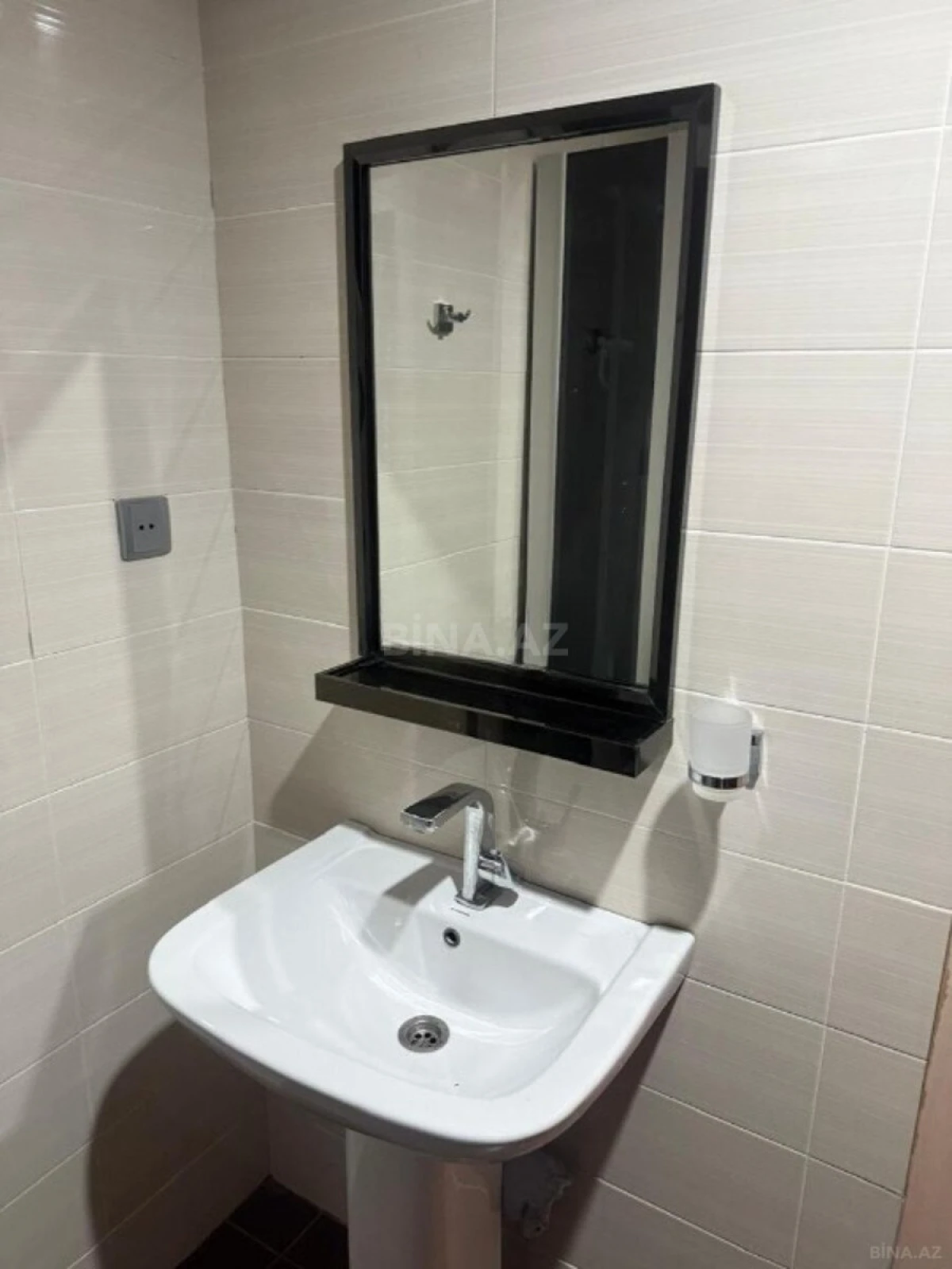 Satılır 3 otaqlı mənzil 168 m²
