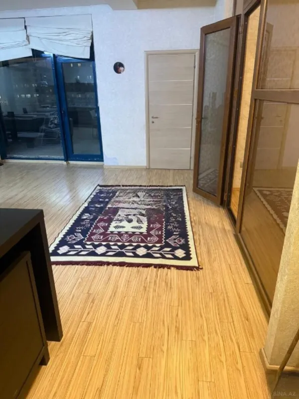 Satılır 3 otaqlı mənzil 168 m²