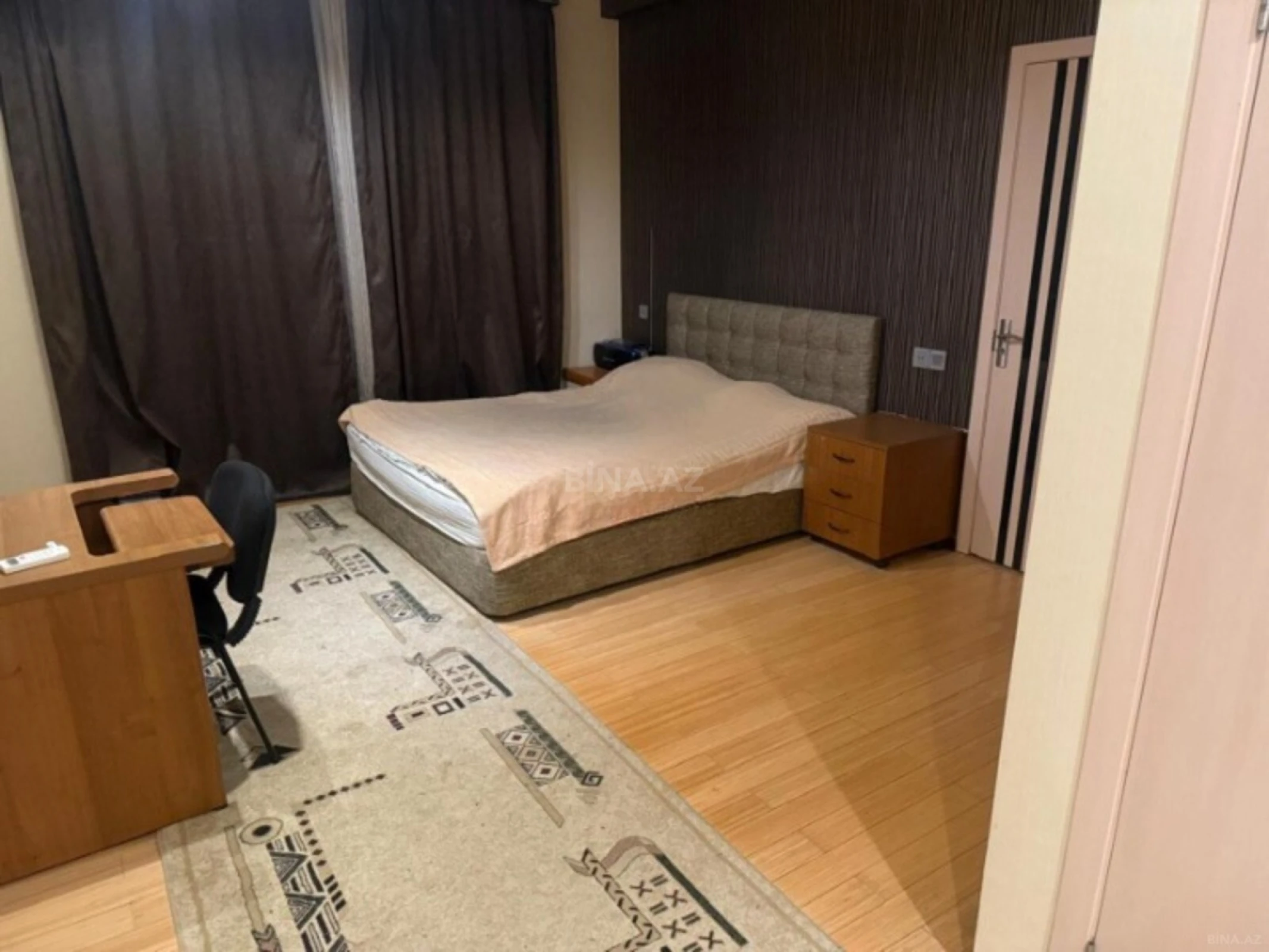 Satılır 3 otaqlı mənzil 168 m²