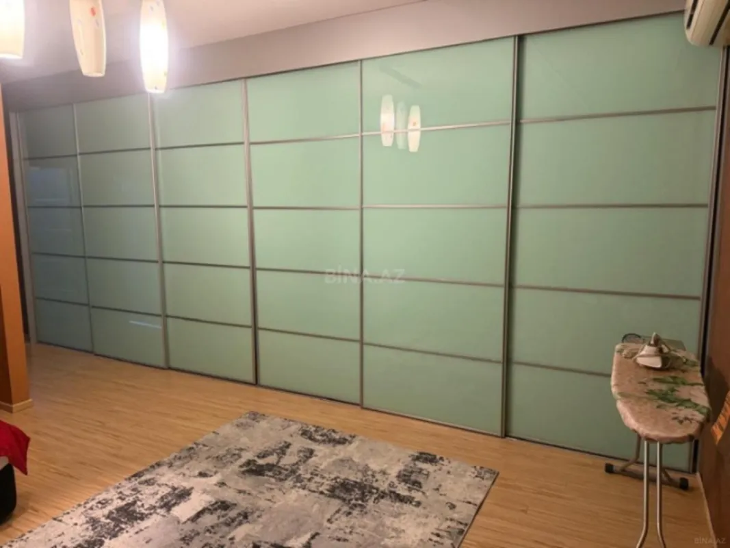 Satılır 3 otaqlı mənzil 168 m²