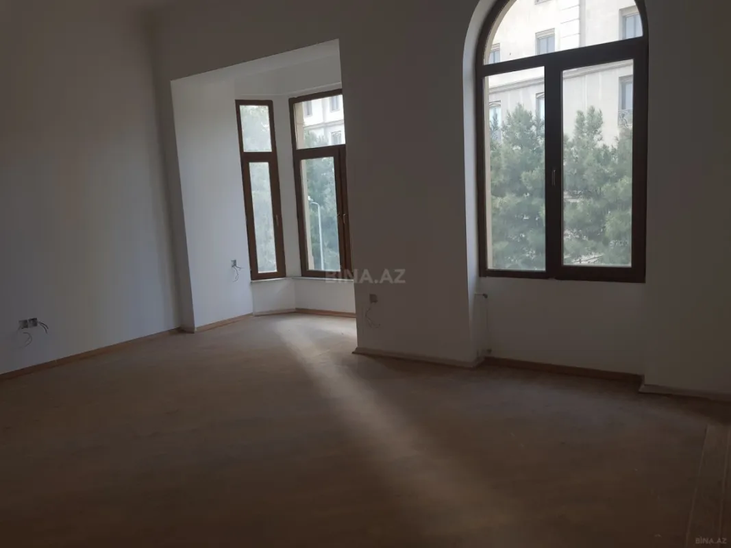 Kirayə verilir 14 otaqlı həyət evi 900 m²