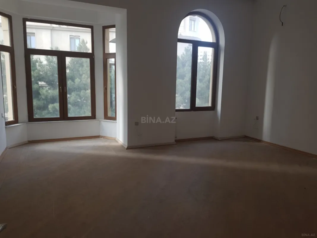Kirayə verilir 14 otaqlı həyət evi 900 m²