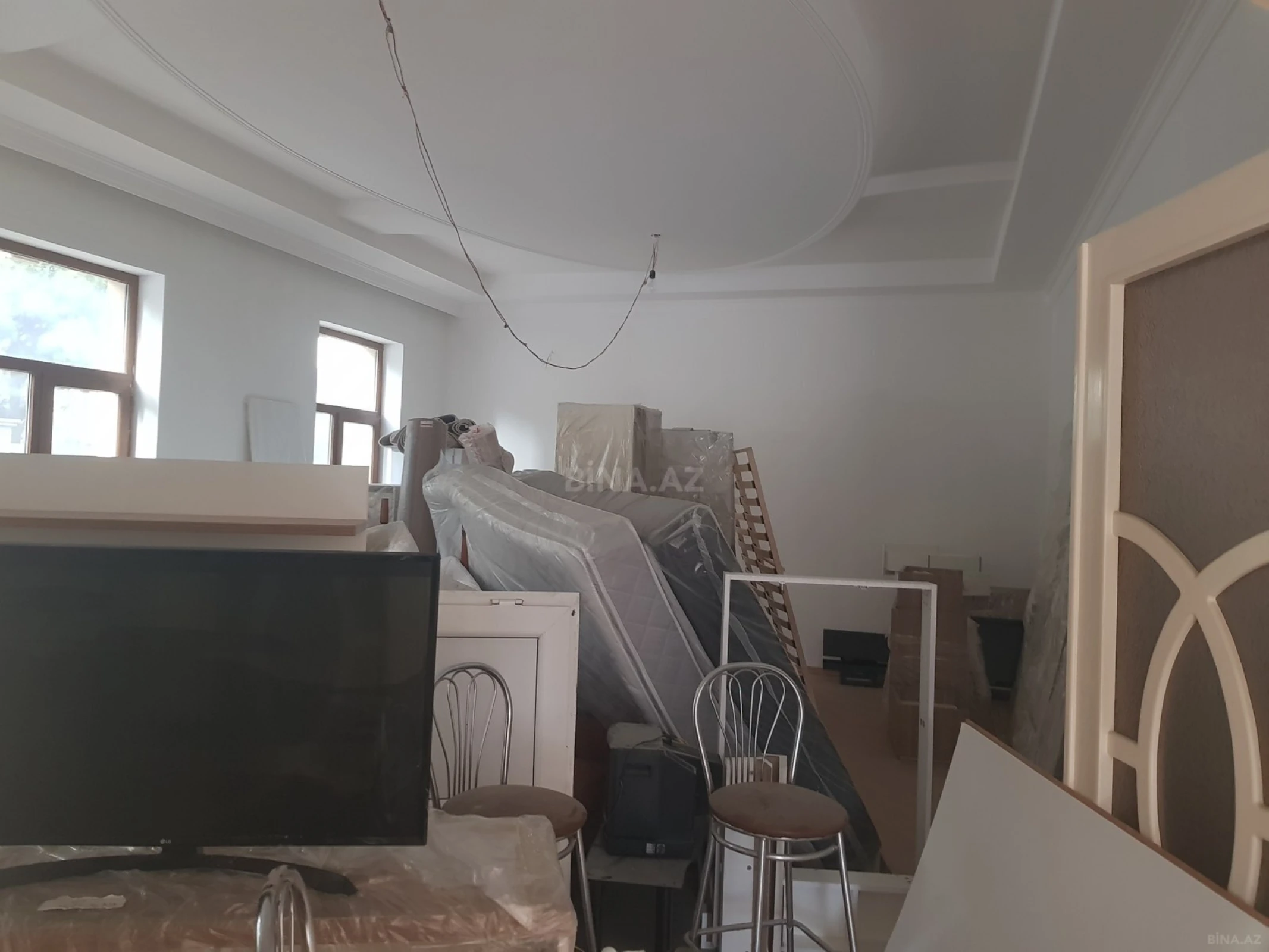 Kirayə verilir 14 otaqlı həyət evi 900 m²