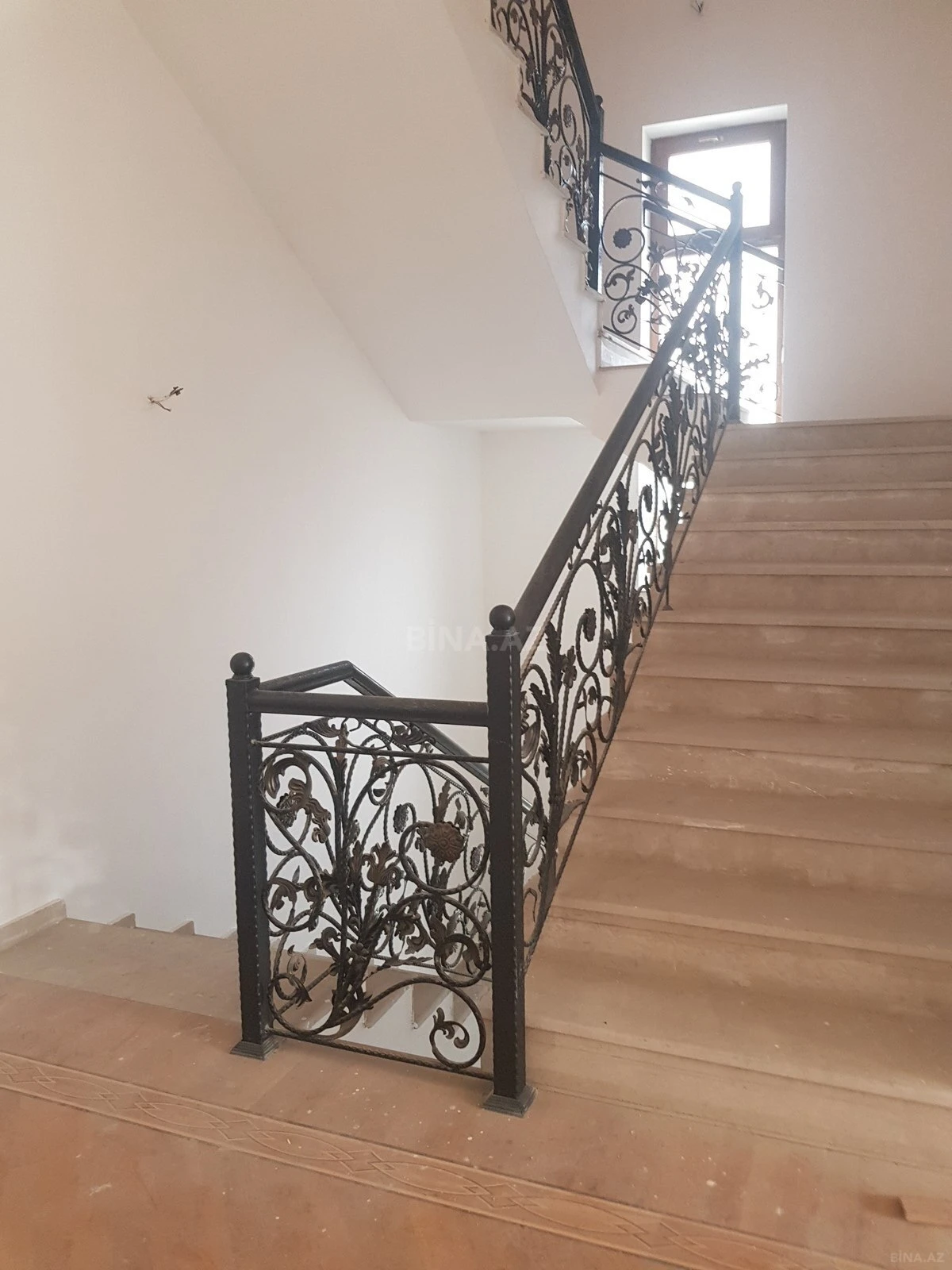 Kirayə verilir 14 otaqlı həyət evi 900 m²