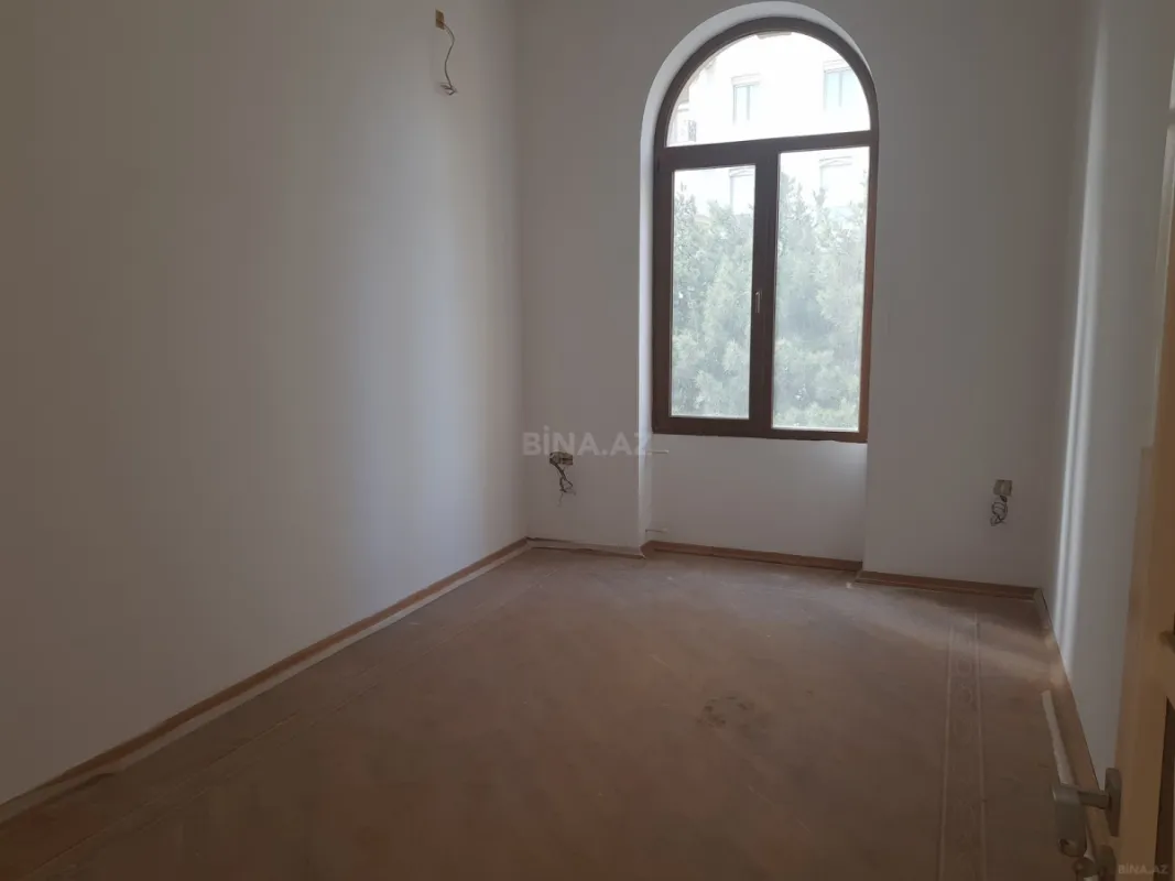 Kirayə verilir 14 otaqlı həyət evi 900 m²