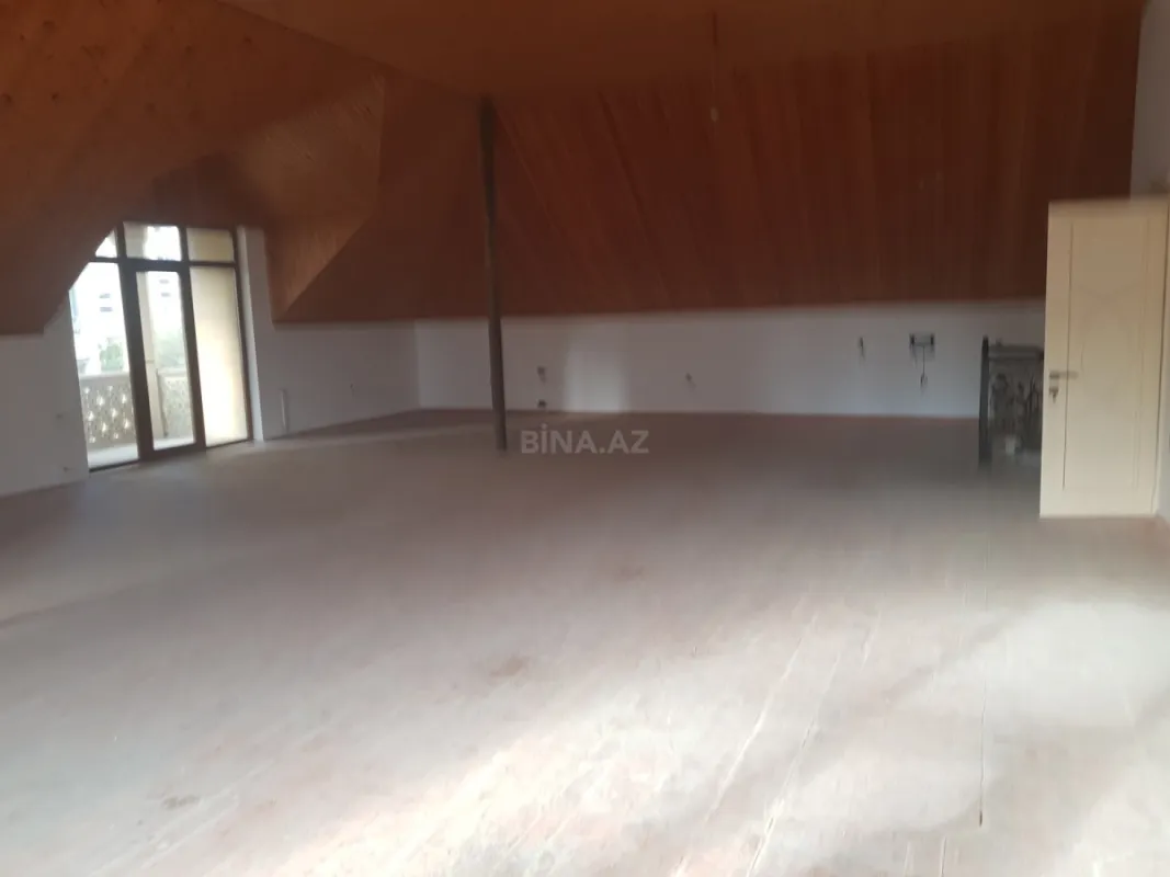 Kirayə verilir 14 otaqlı həyət evi 900 m²