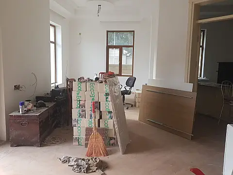 Kirayə verilir 14 otaqlı həyət evi 900 m²