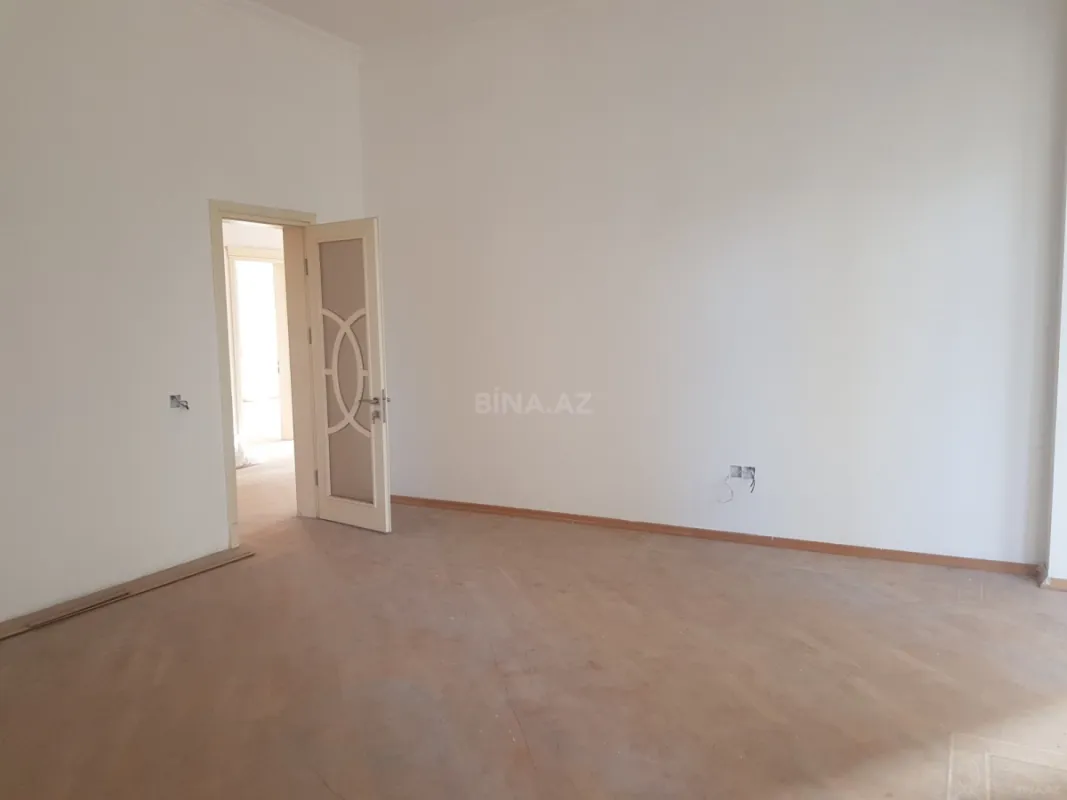 Kirayə verilir 14 otaqlı həyət evi 900 m²