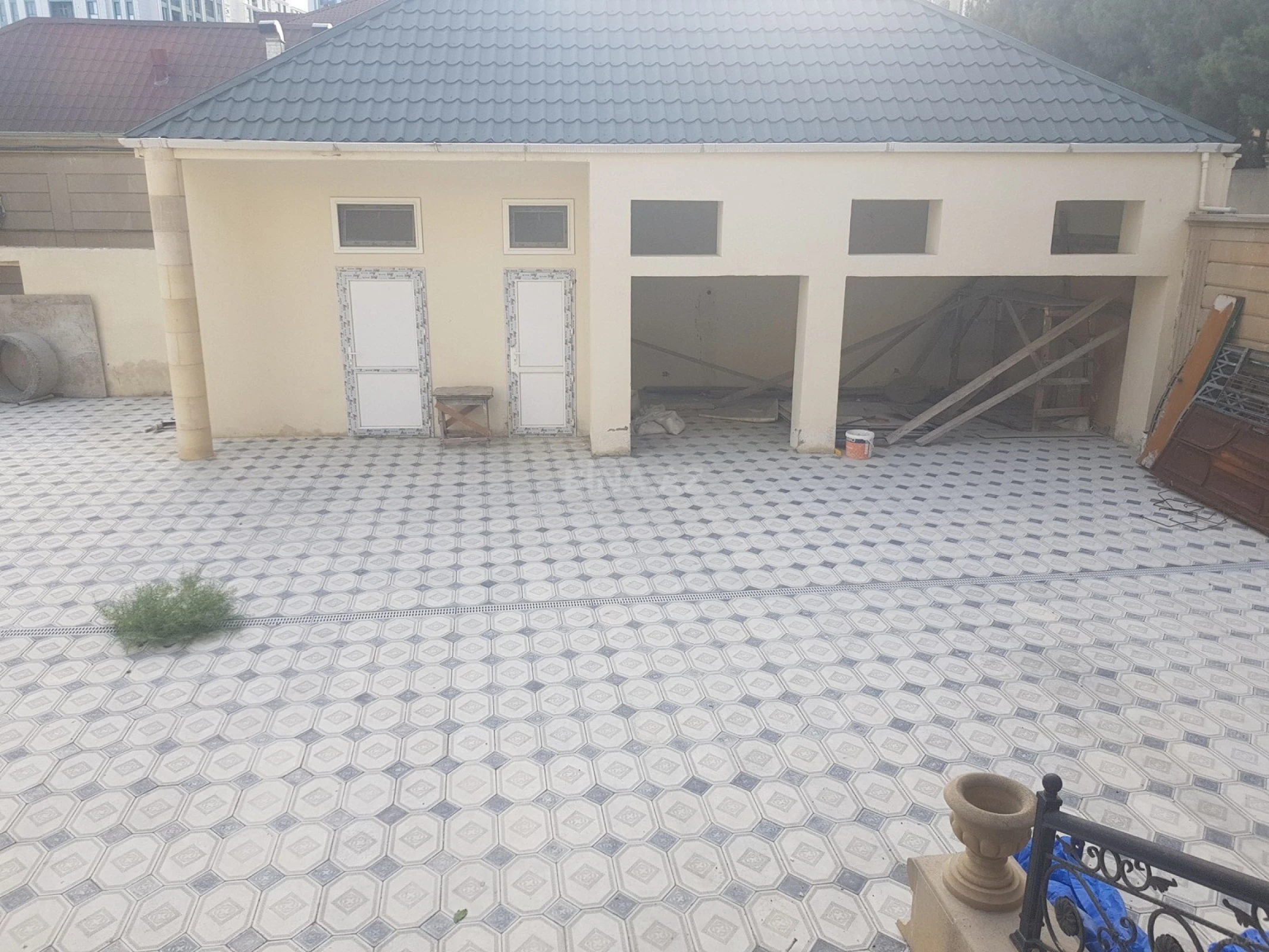 Kirayə verilir 14 otaqlı həyət evi 900 m²