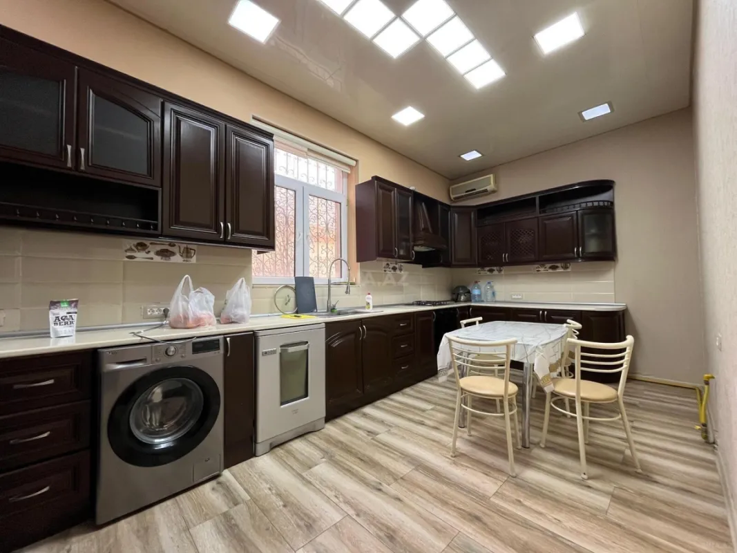 Kirayə verilir 5 otaqlı həyət evi 300 m²