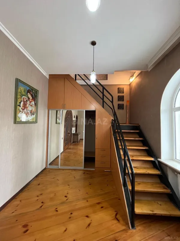 Kirayə verilir 5 otaqlı həyət evi 300 m²