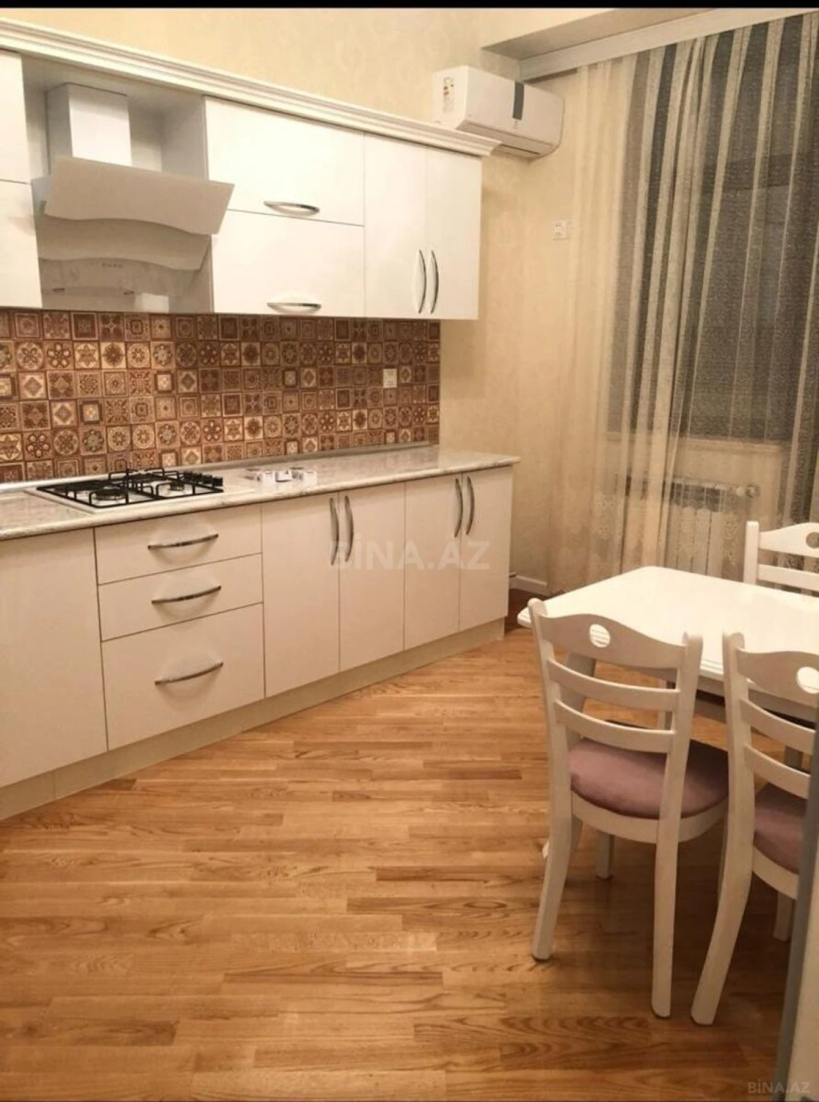 Kirayə verilir 2 otaqlı mənzil 91 m²