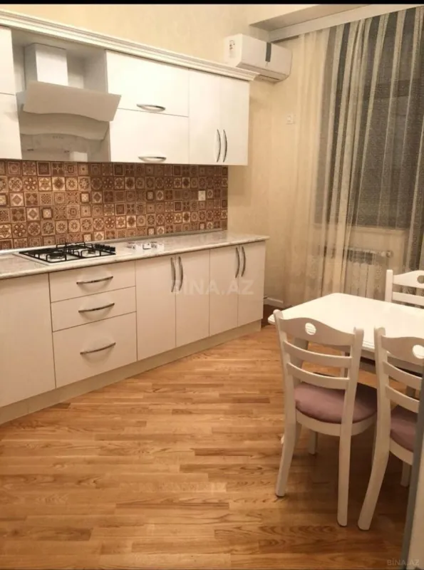 Kirayə verilir 2 otaqlı mənzil 91 m²