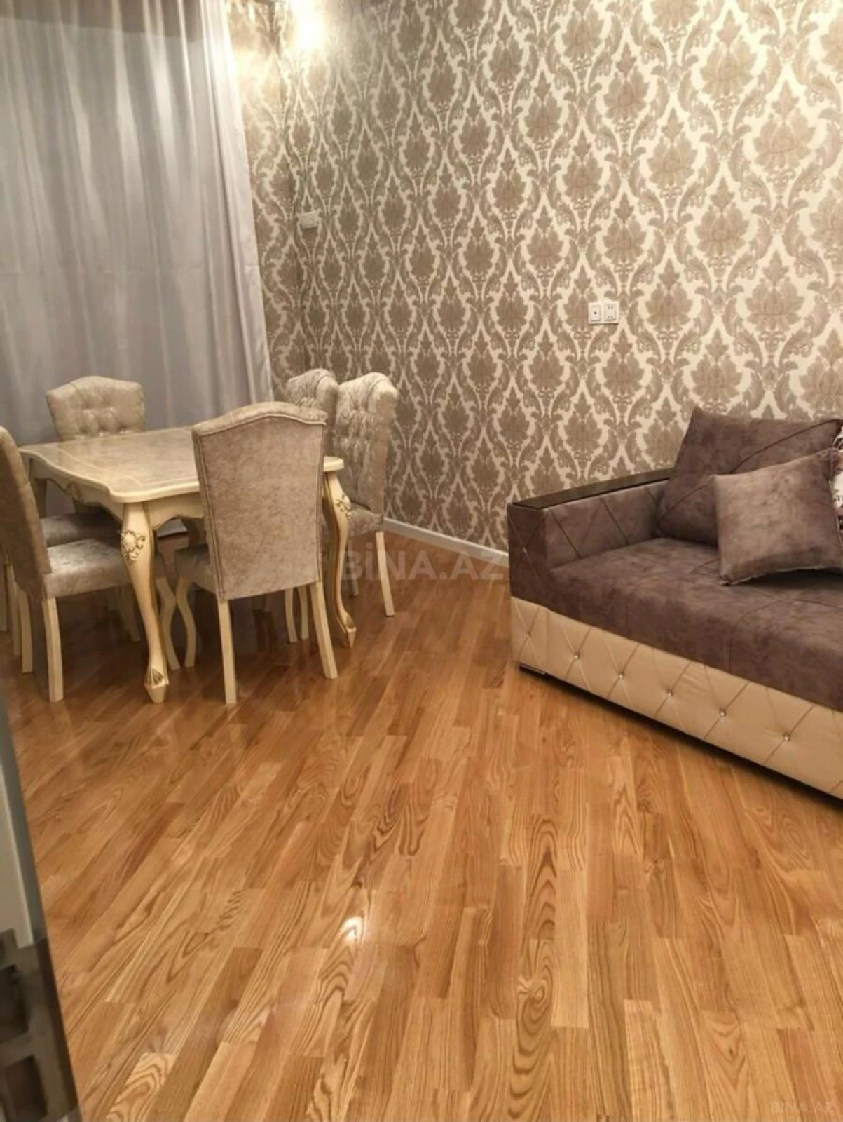 Kirayə verilir 2 otaqlı mənzil 91 m²