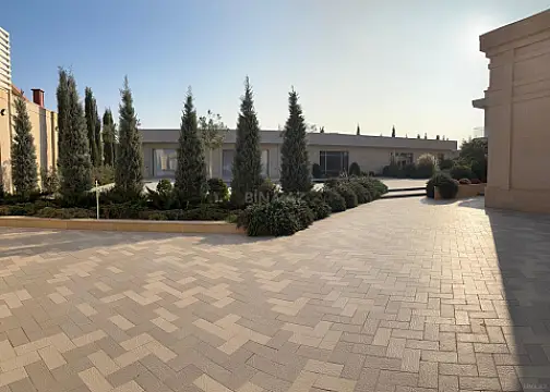 Satılır 5 otaqlı həyət evi 685 m²