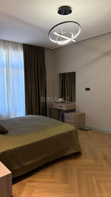 Satılır 5 otaqlı həyət evi 685 m²
