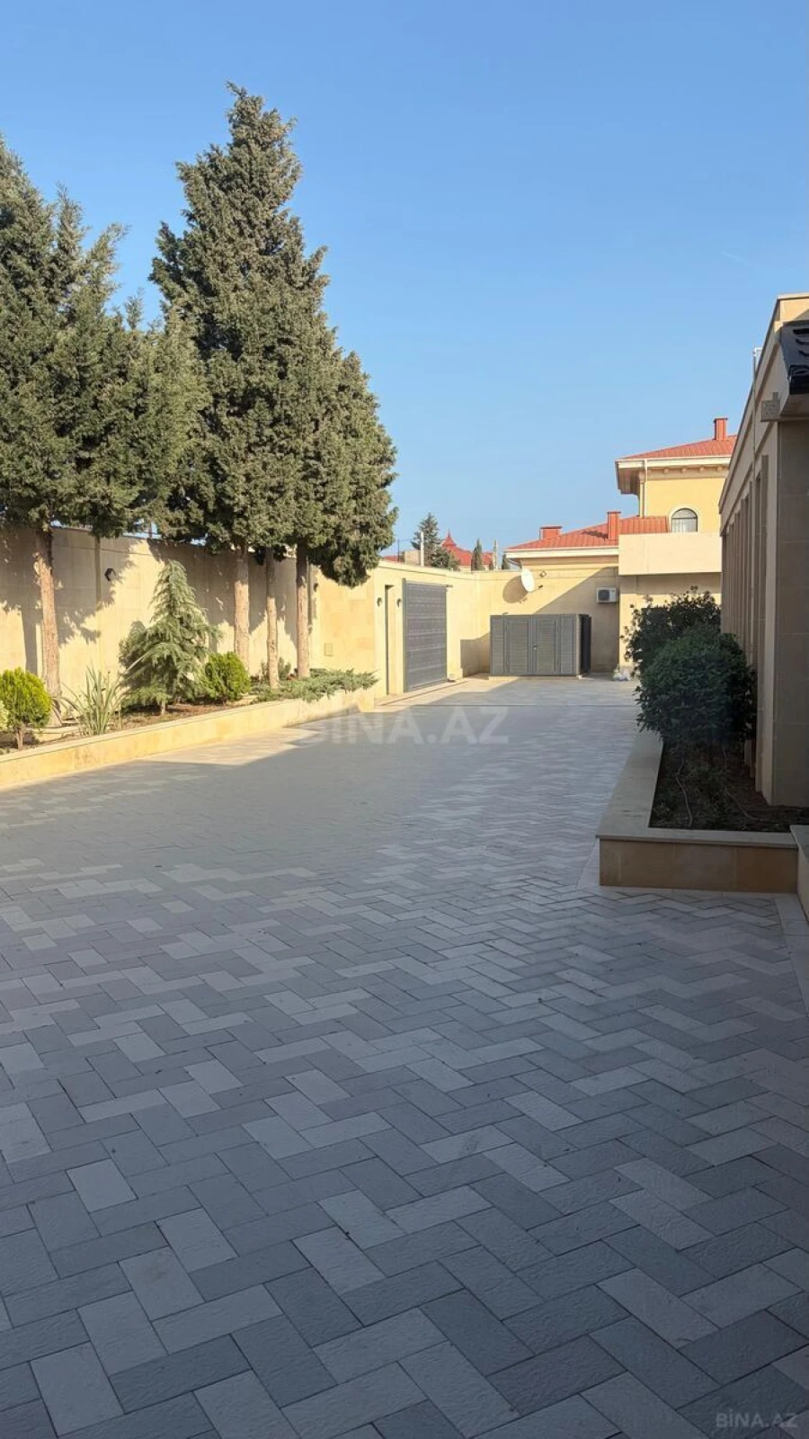 Satılır 5 otaqlı həyət evi 685 m²