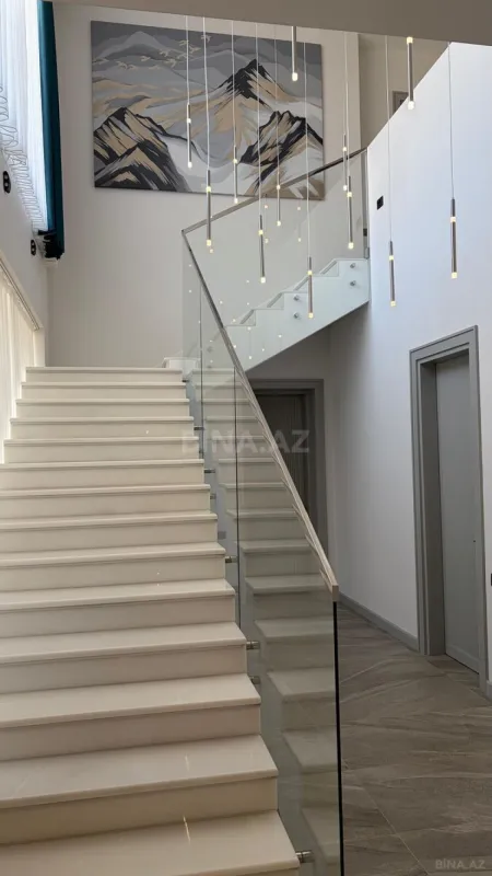 Satılır 5 otaqlı həyət evi 685 m²