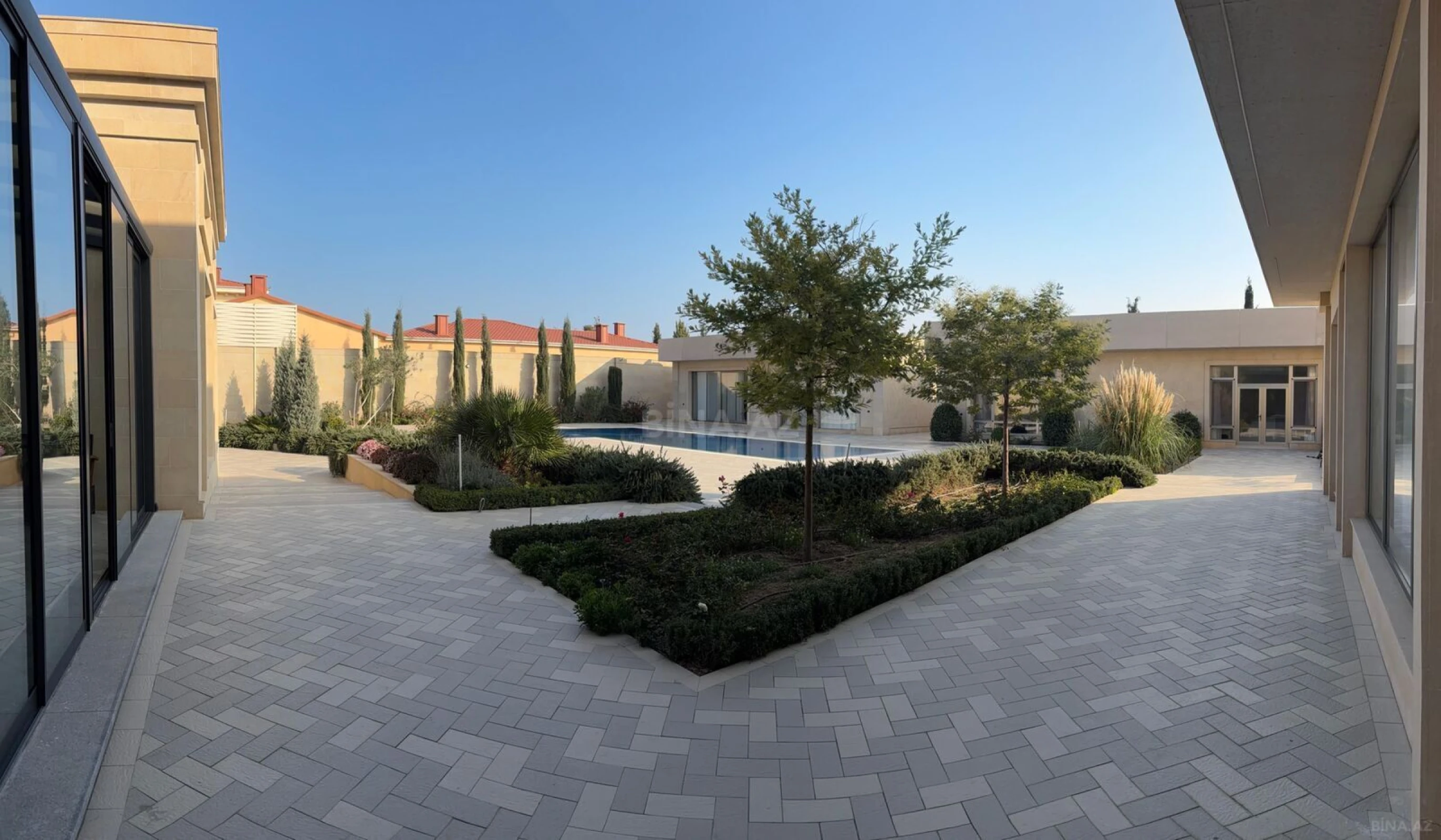 Satılır 5 otaqlı həyət evi 685 m²