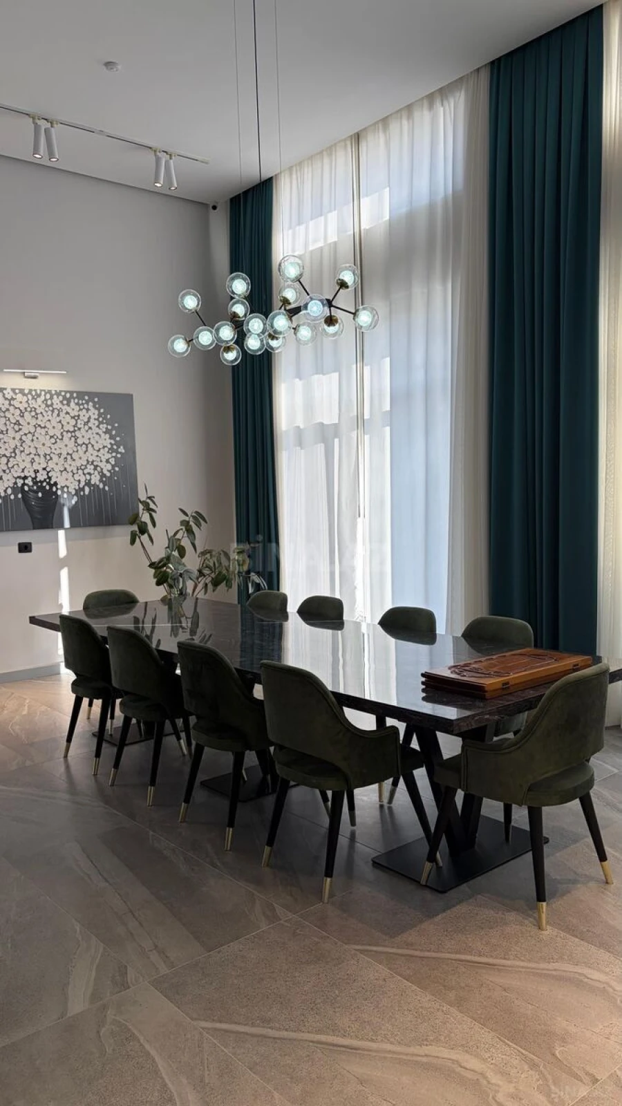 Satılır 5 otaqlı həyət evi 685 m²