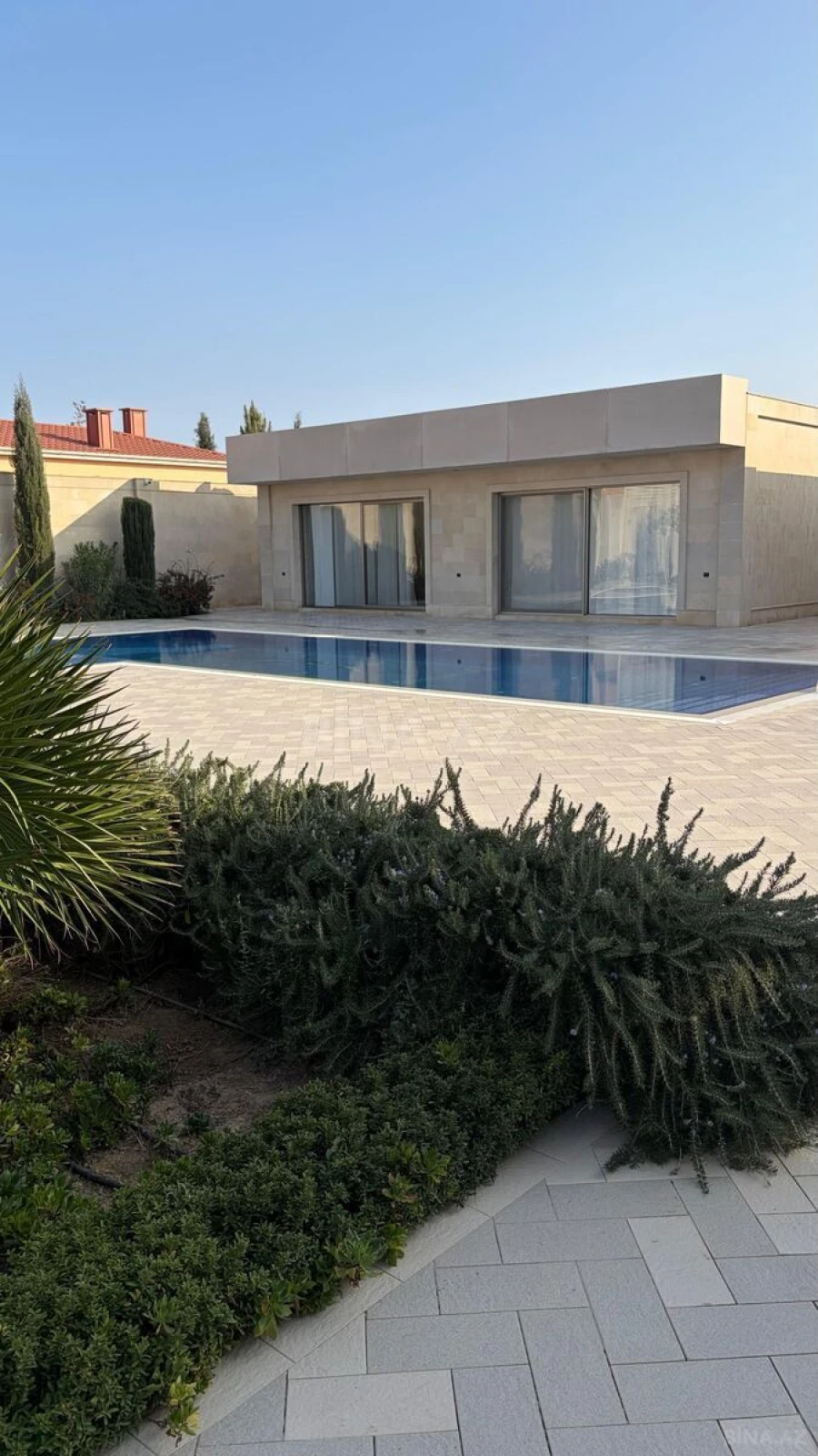 Satılır 5 otaqlı həyət evi 685 m²