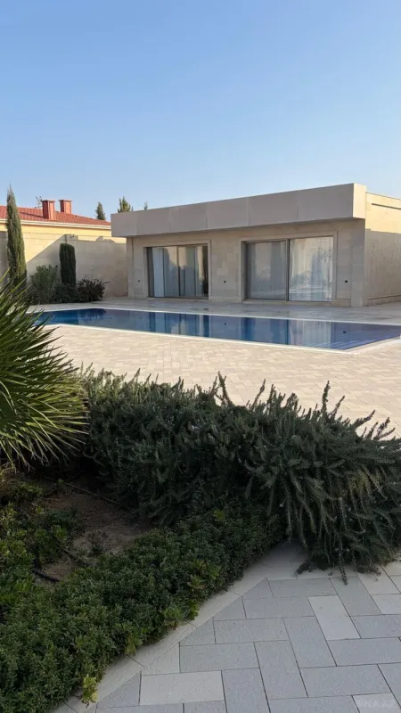Satılır 5 otaqlı həyət evi 685 m²