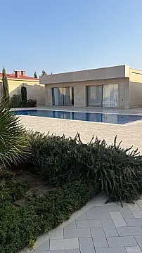 Satılır 5 otaqlı həyət evi 685 m²