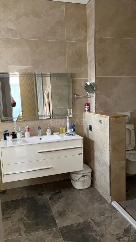 Satılır 5 otaqlı həyət evi 685 m²