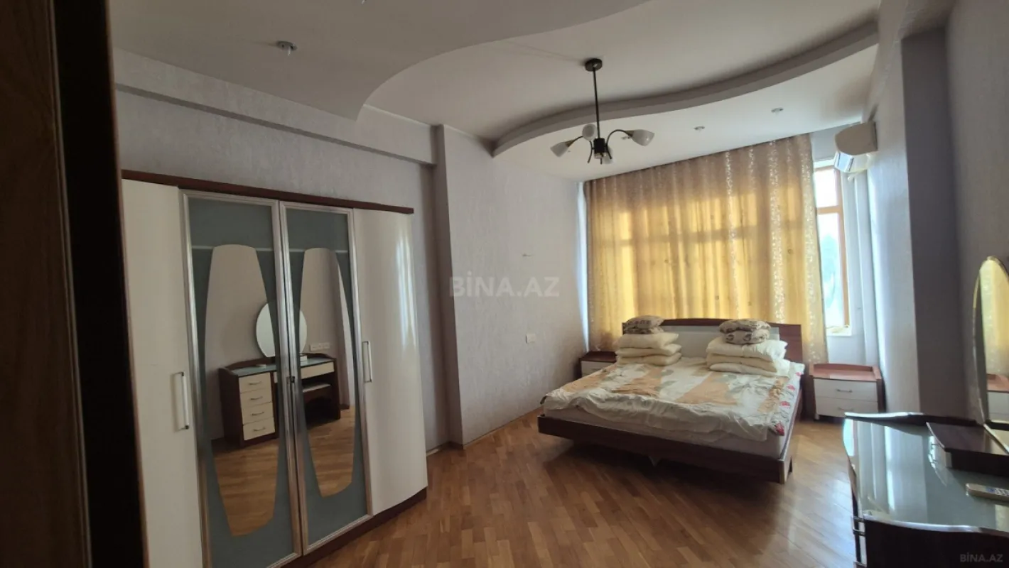 Satılır 3 otaqlı mənzil 105 m²