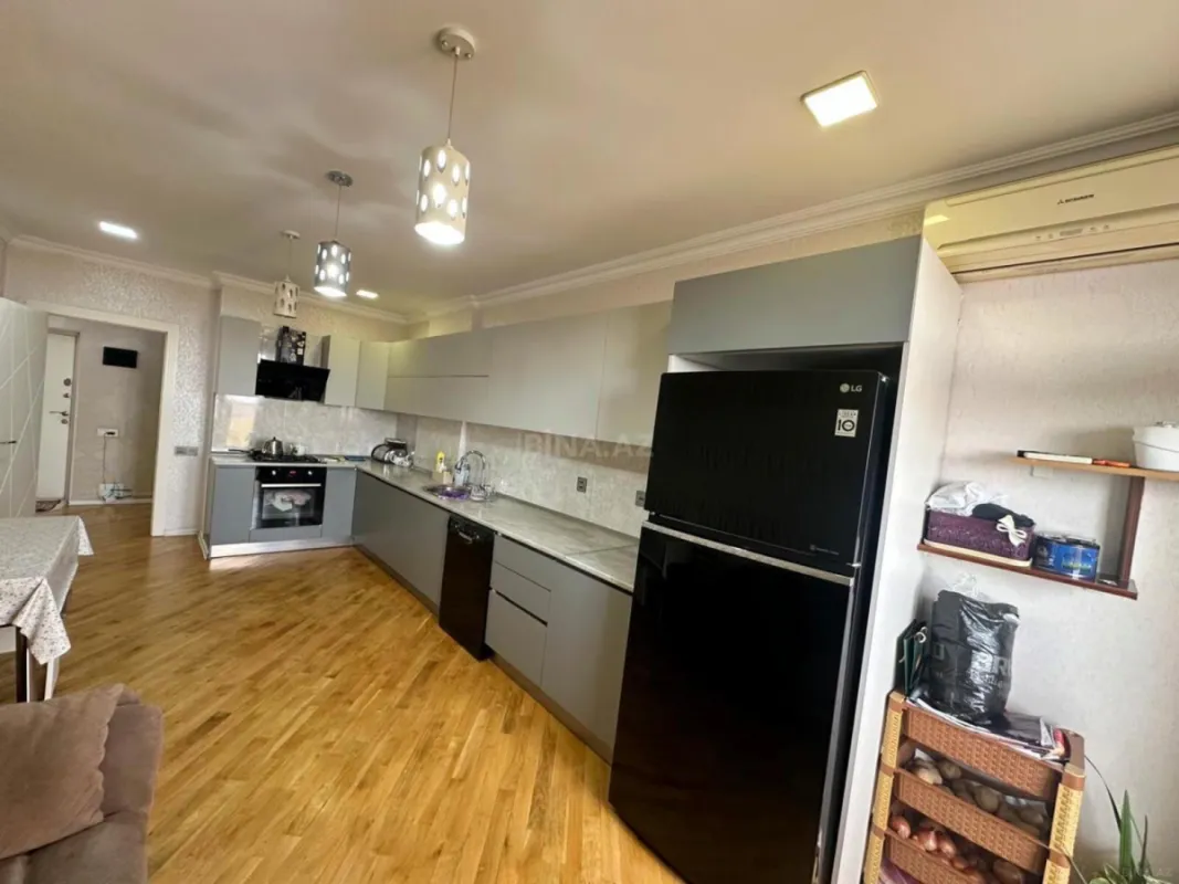 Satılır 3 otaqlı mənzil 140 m²