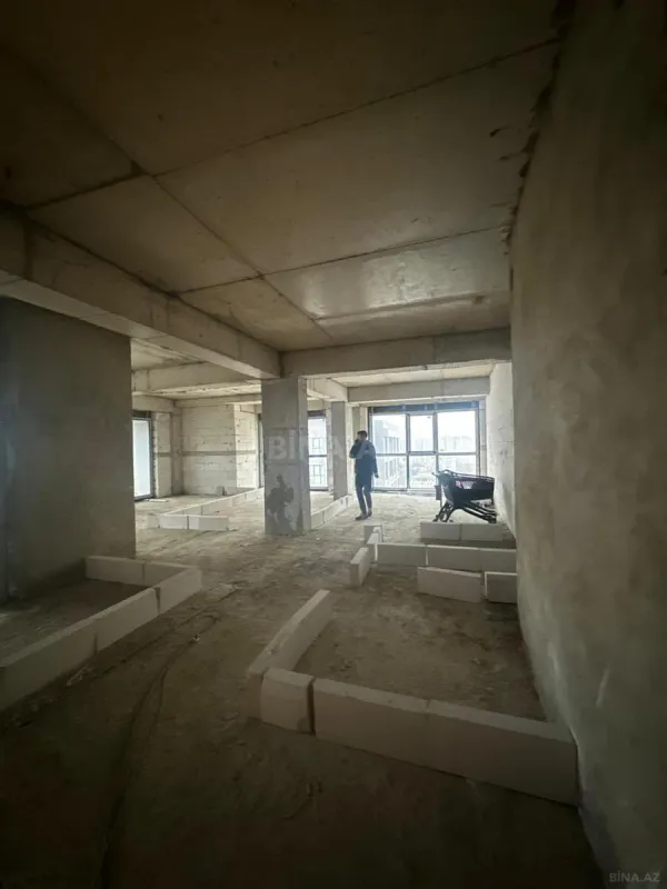 Satılır 3 otaqlı mənzil 127 m²