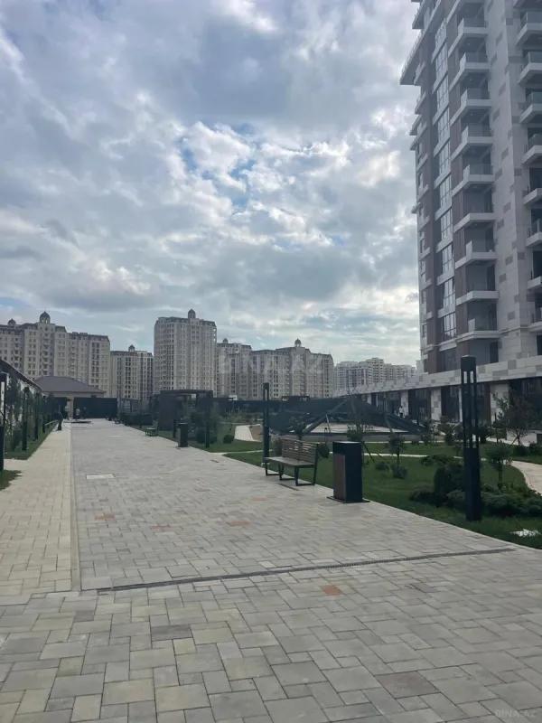 Satılır 3 otaqlı mənzil 126.8 m²