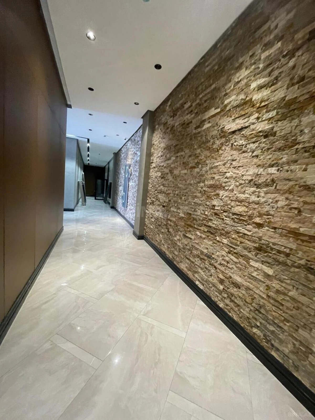 Satılır 3 otaqlı mənzil 126.8 m²