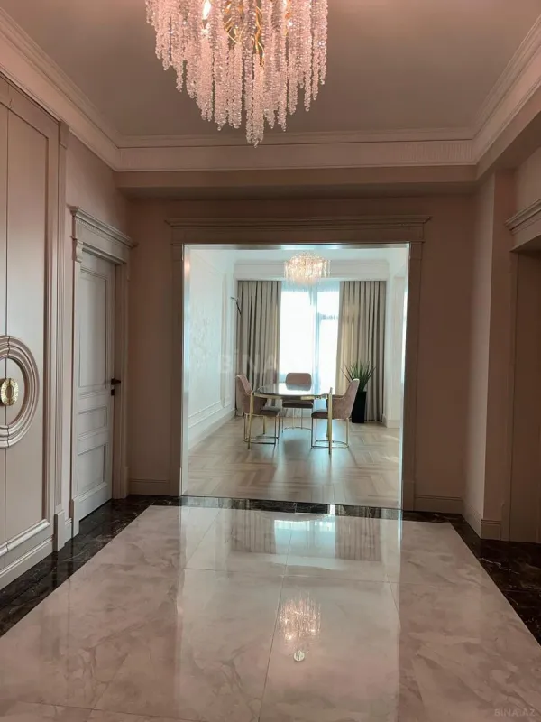 Satılır 3 otaqlı mənzil 137 m²