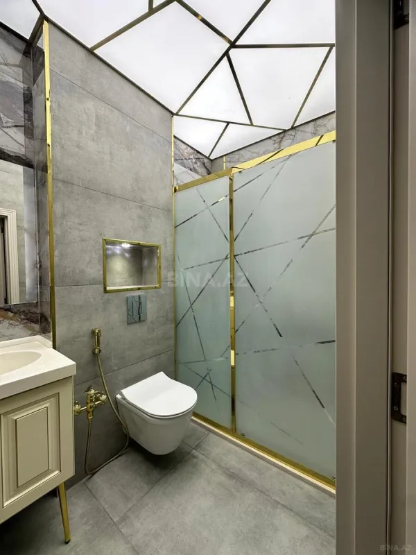 Satılır 3 otaqlı mənzil 137 m²