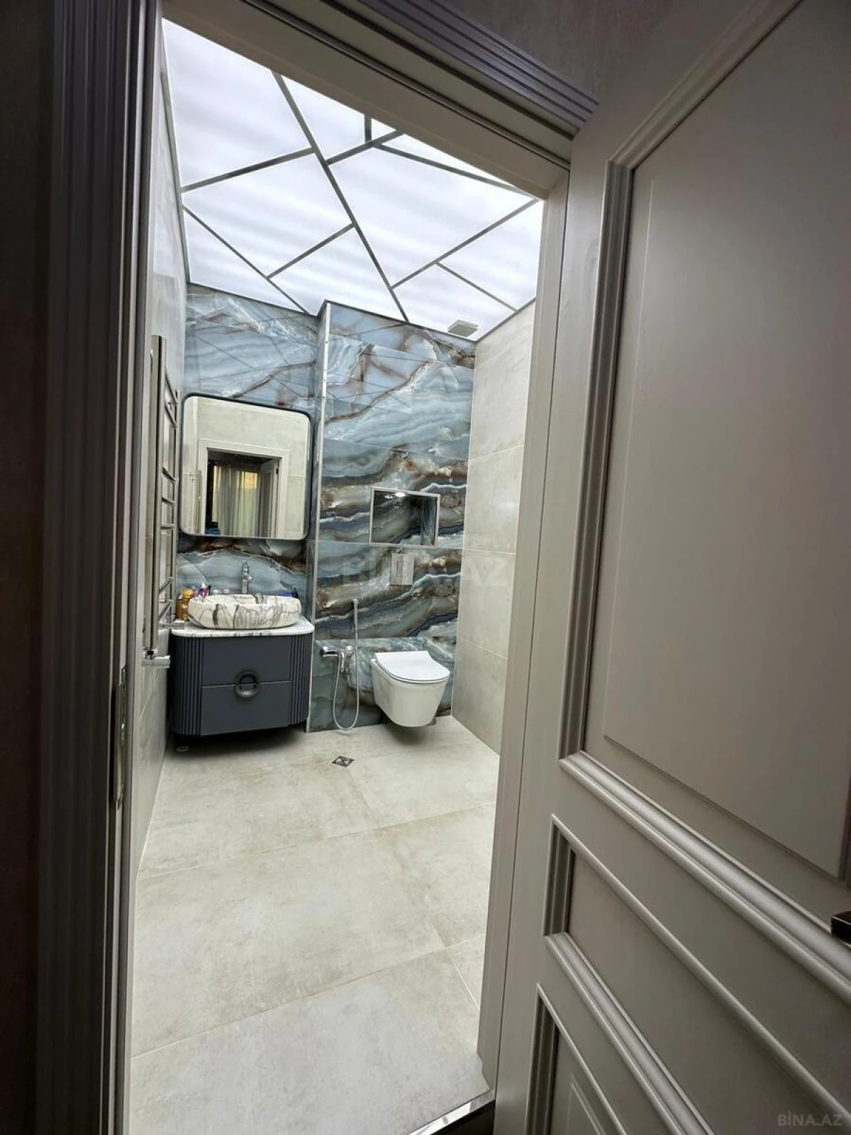 Satılır 3 otaqlı mənzil 137 m²