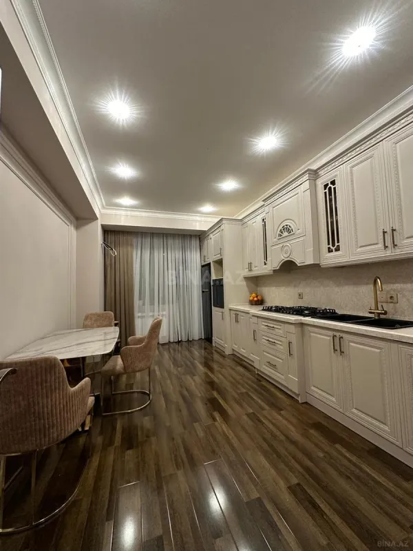 Satılır 3 otaqlı mənzil 137 m²