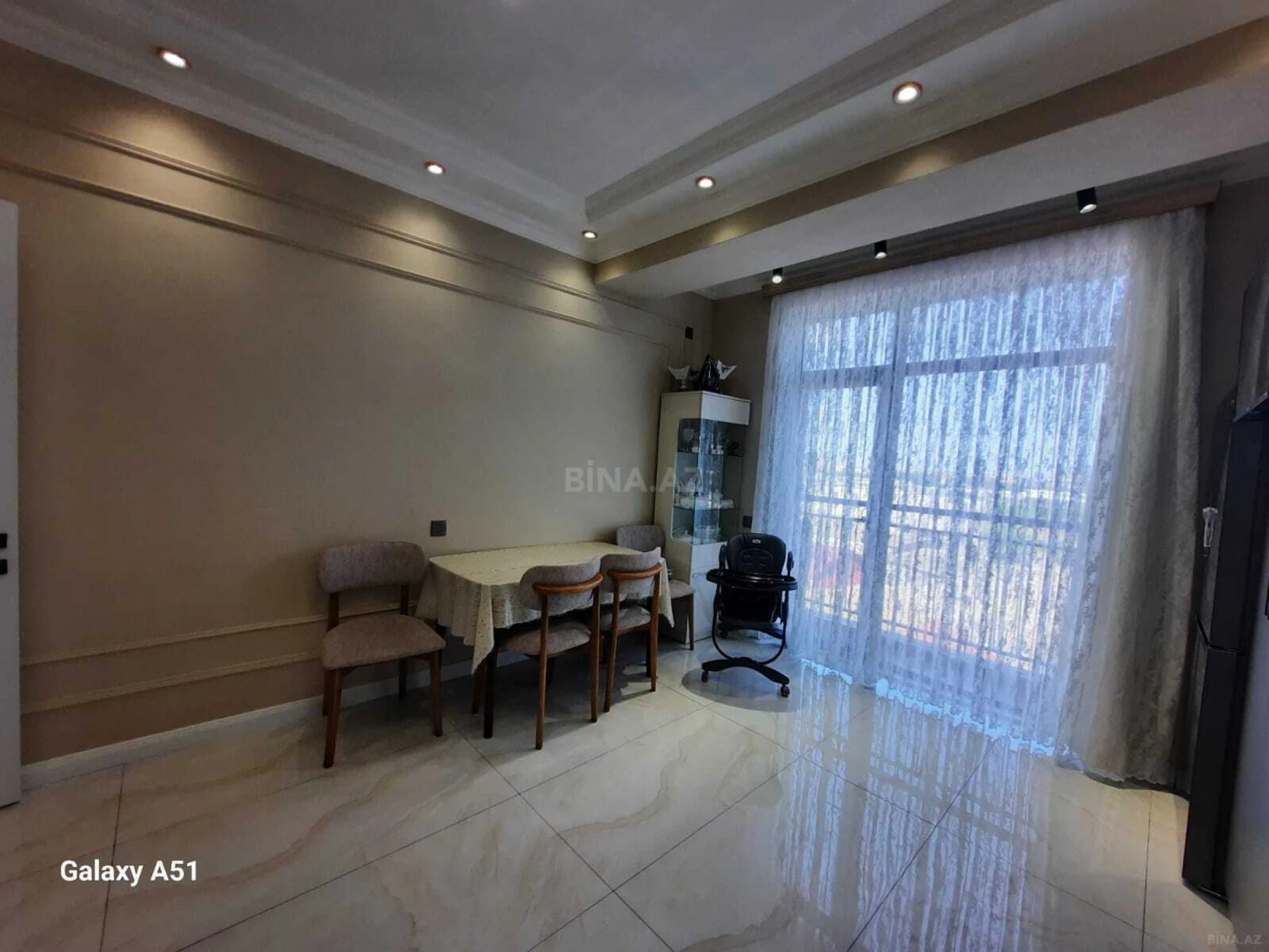 Satılır 2 otaqlı mənzil 87 m²